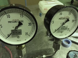 試験検査用高圧ガス圧力計は、冗長化されているものが望ましい [ブログ 